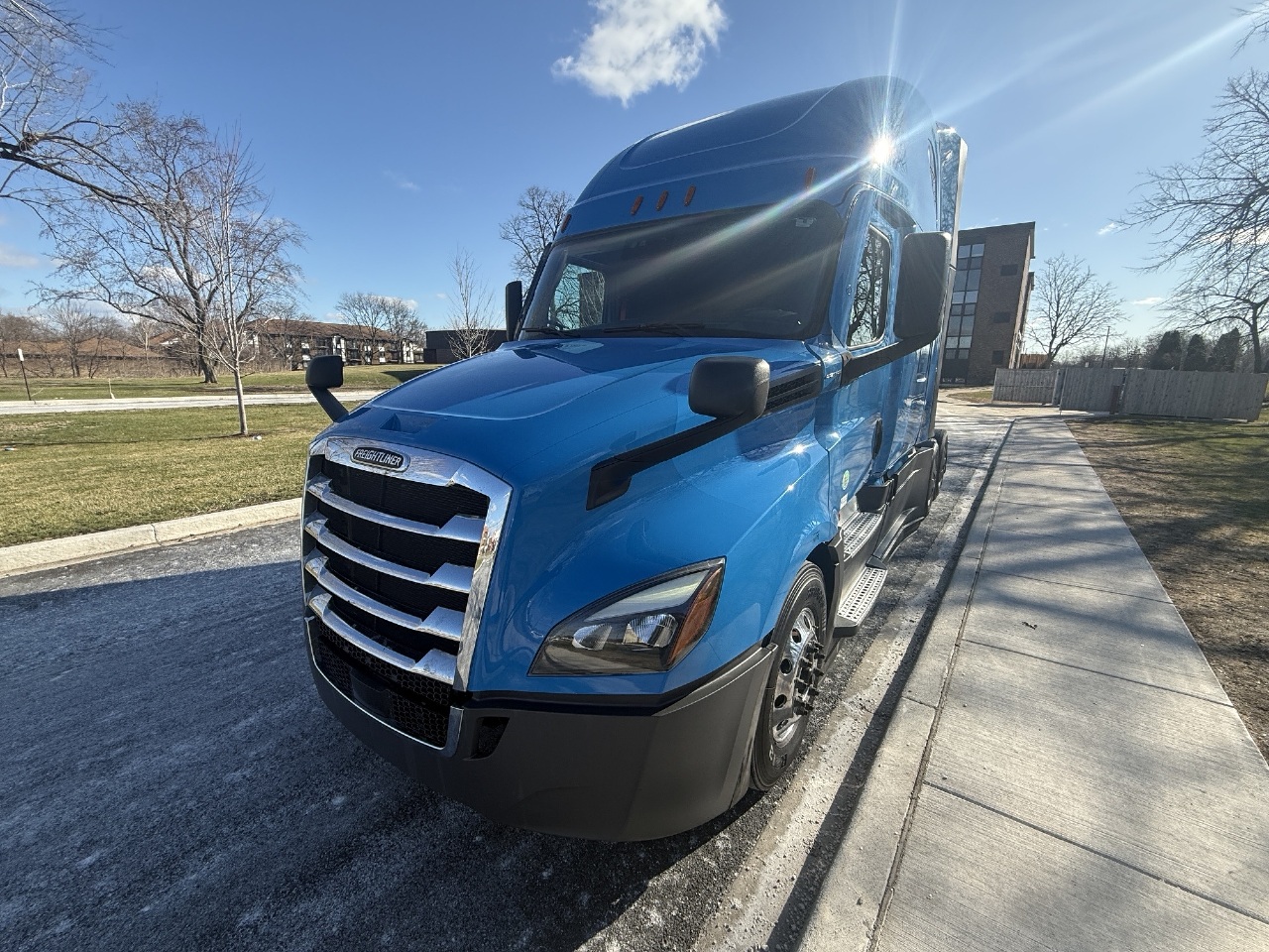 2023 Freightliner Cascadia - image 3