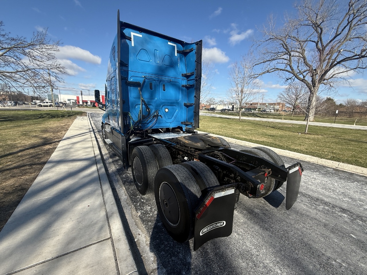 2023 Freightliner Cascadia - image 8