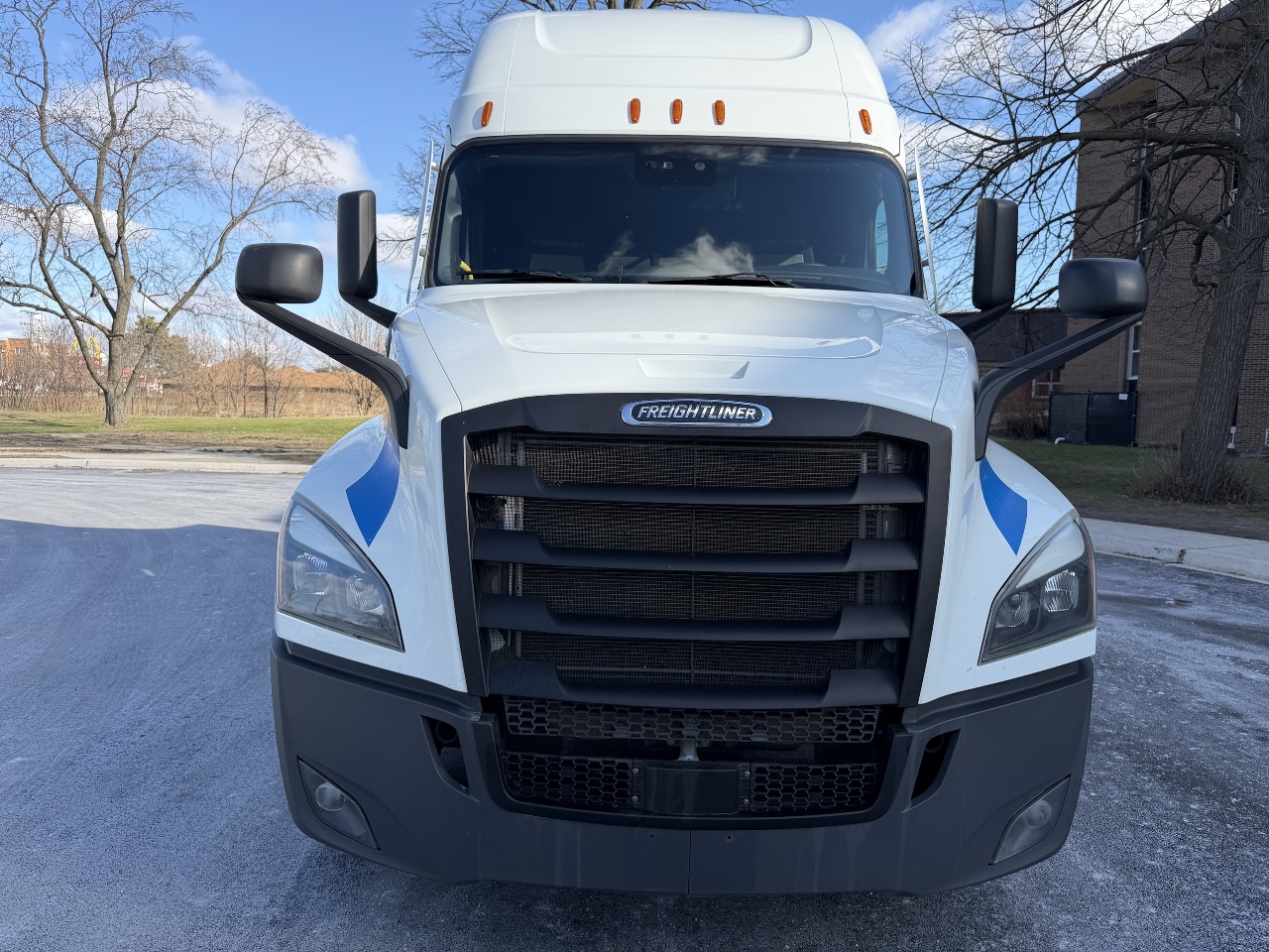 2022 Freightliner Cascadia - image 2