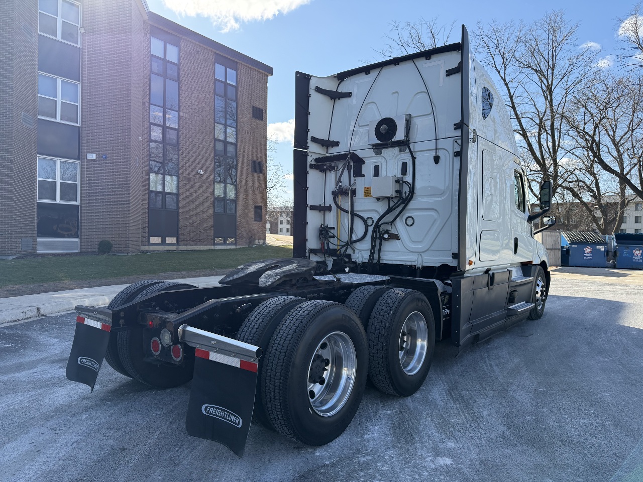 2022 Freightliner Cascadia - image 4