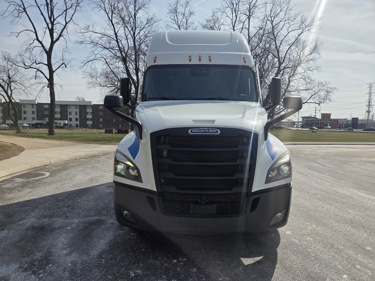 2022 Freightliner Cascadia - image 2