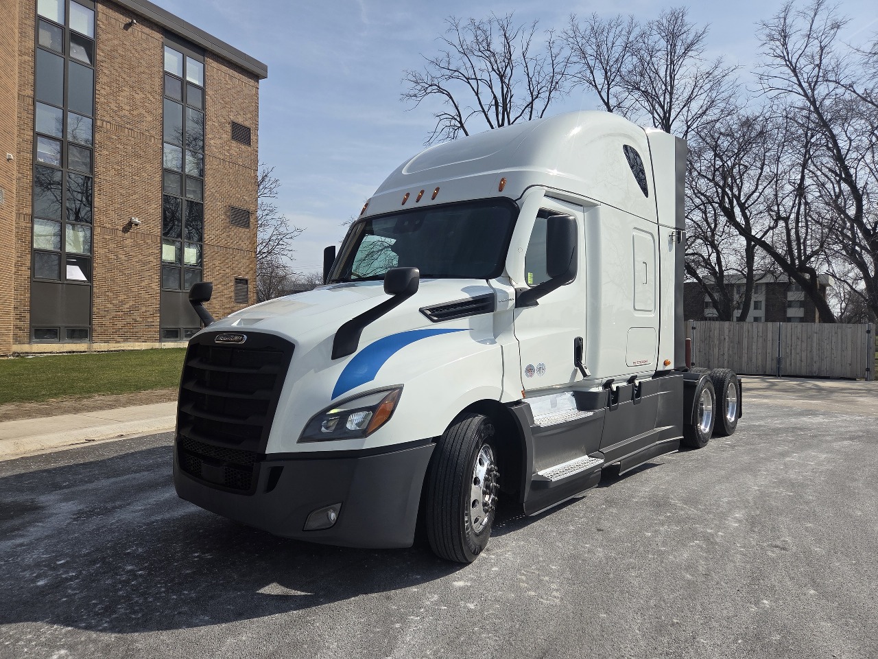 2022 Freightliner Cascadia - image 3