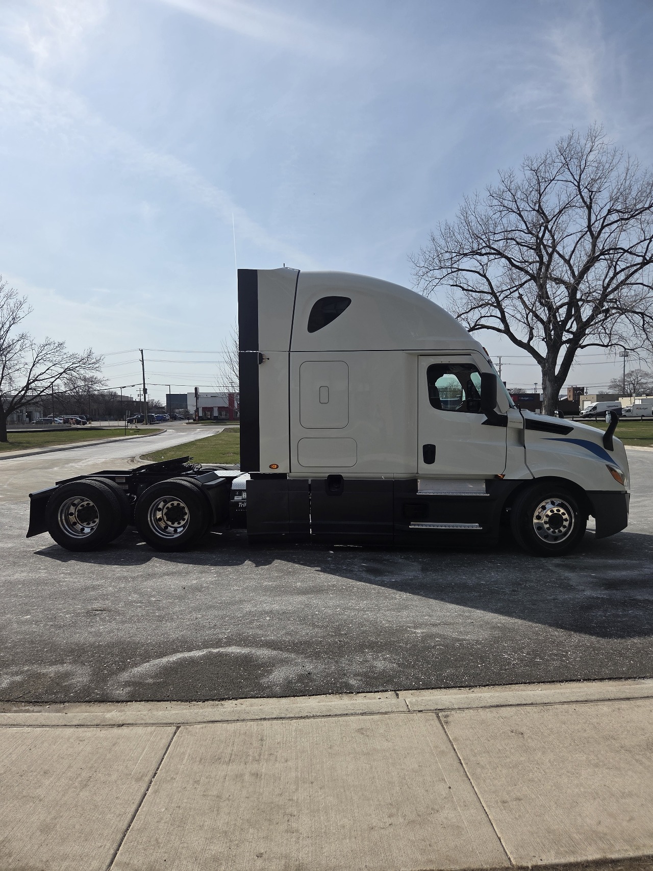2022 Freightliner Cascadia - image 4