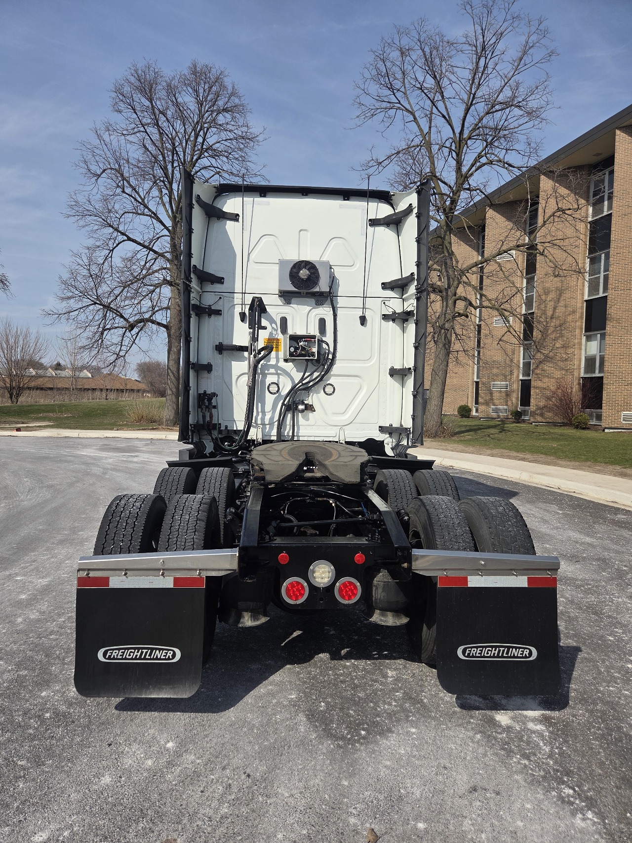 2022 Freightliner Cascadia - image 6