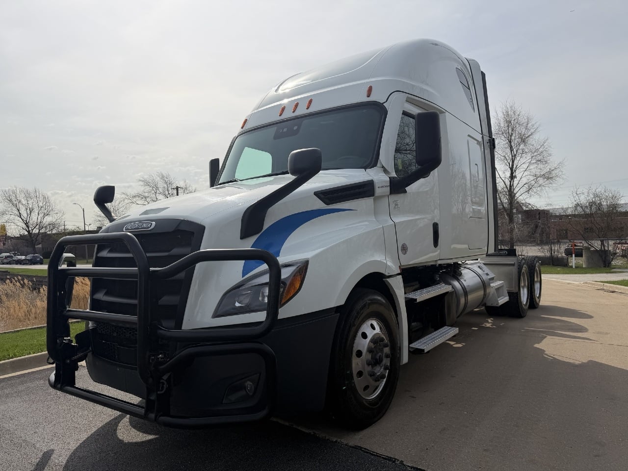 2023 Freightliner Cascadia - image 1