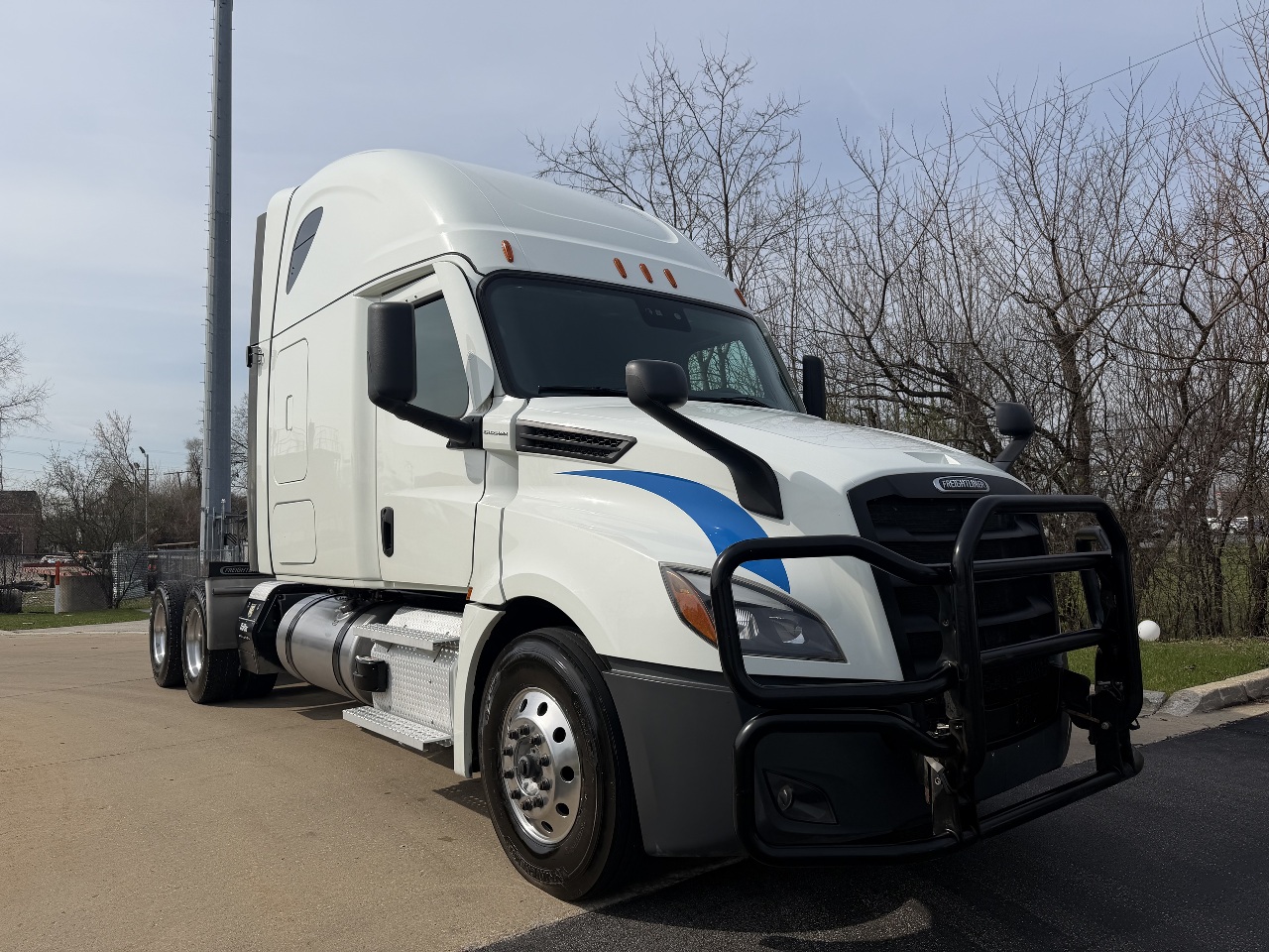 2023 Freightliner Cascadia - image 2