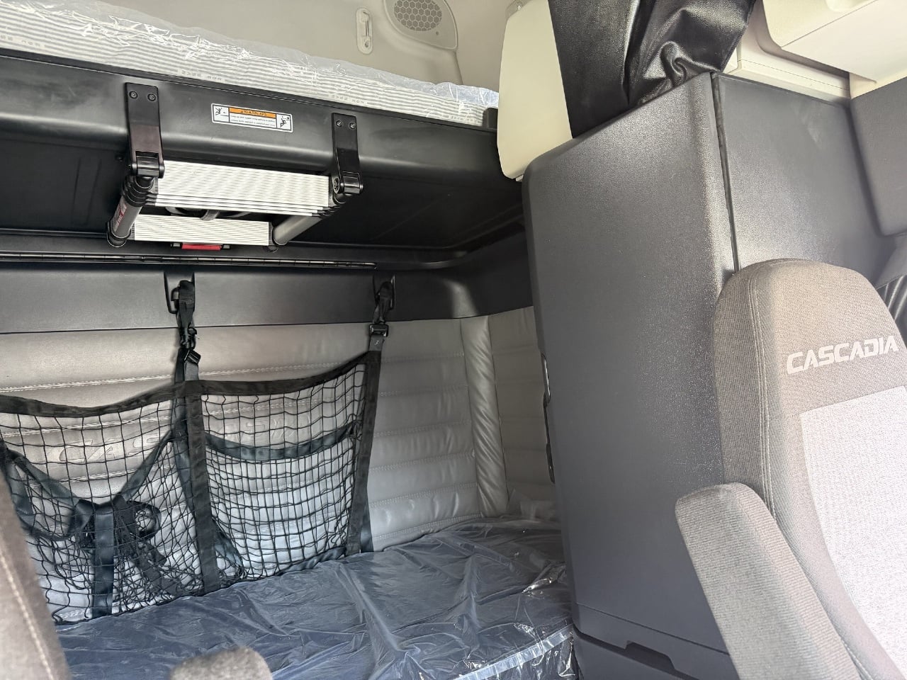 2023 Freightliner Cascadia - image 6