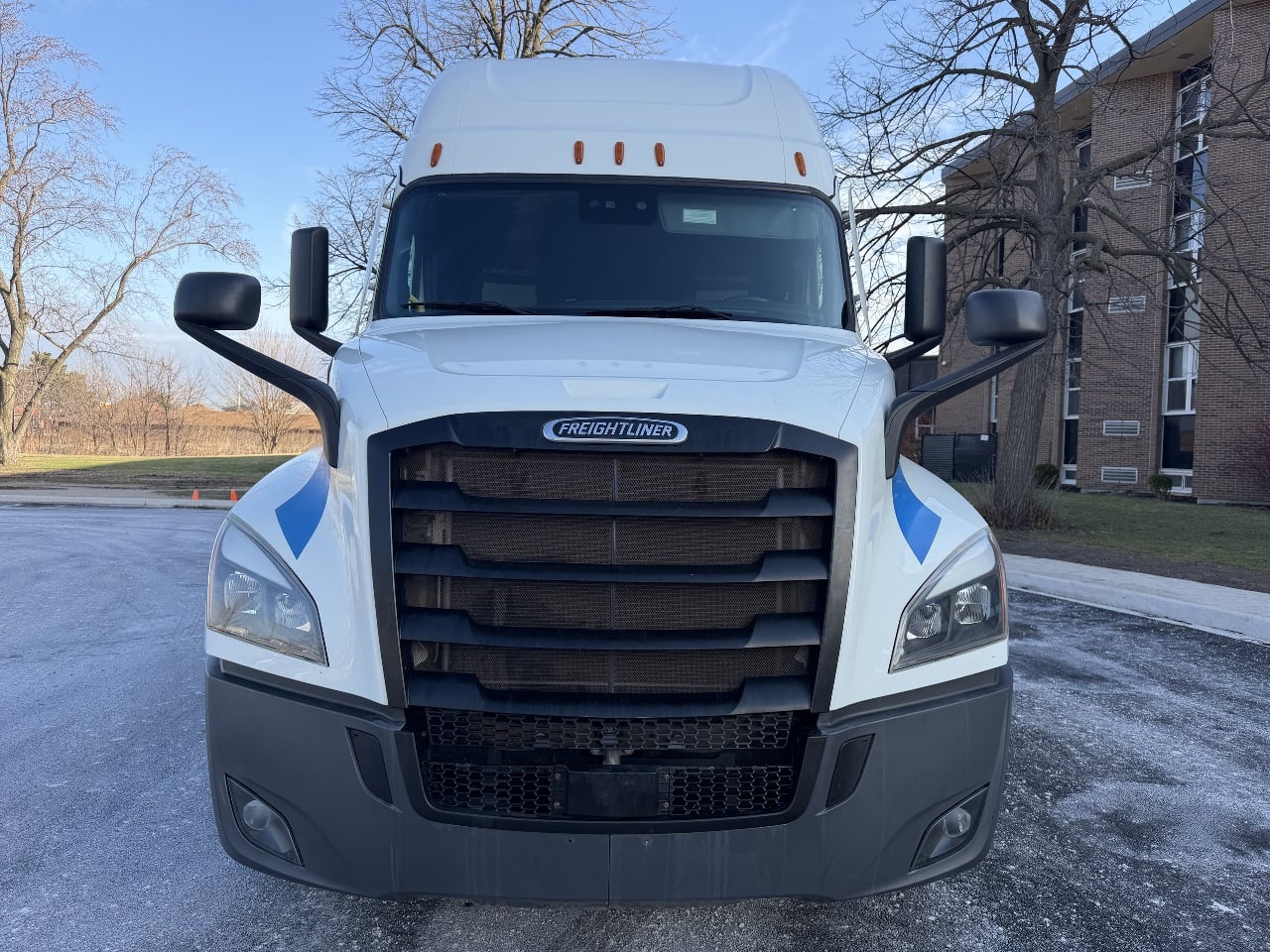 2022 Freightliner Cascadia - image 2