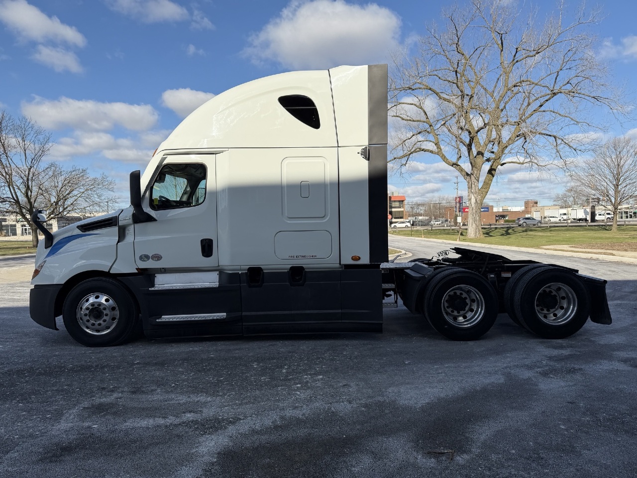 2022 Freightliner Cascadia - image 2