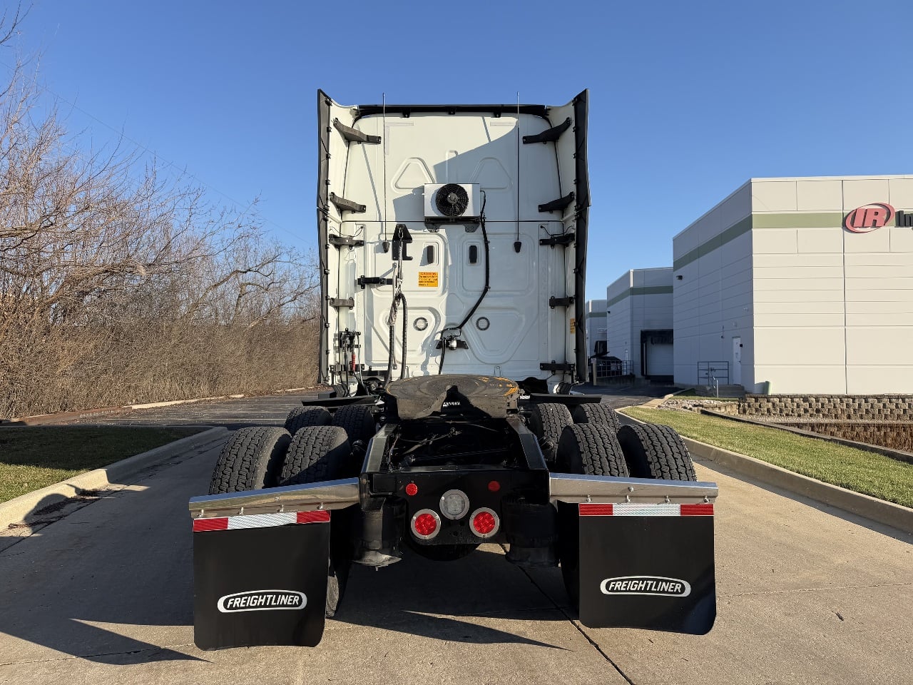 2022 Freightliner Cascadia - image 5