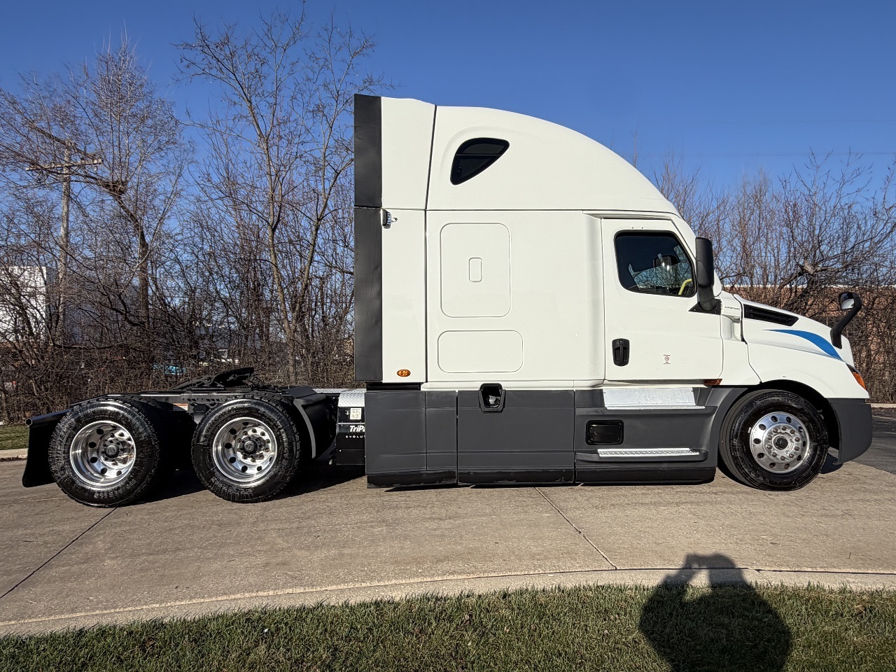 2022 Freightliner Cascadia - image 3