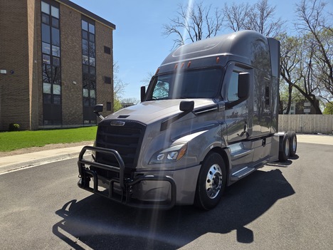 2022 FREIGHTLINER CASCADIA Tandem Axle Sleeper #44420