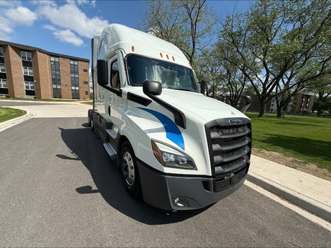 2022 FREIGHTLINER CASCADIA Tandem Axle Sleeper #45000