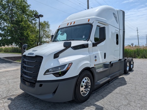  FREIGHTLINER PJ126SLP Tandem Axle Sleeper #47810