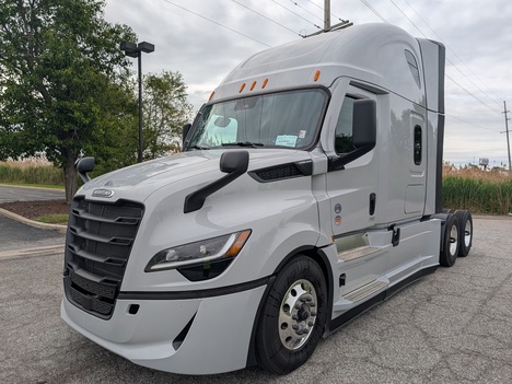  FREIGHTLINER PJ126SLP Tandem Axle Sleeper #47811