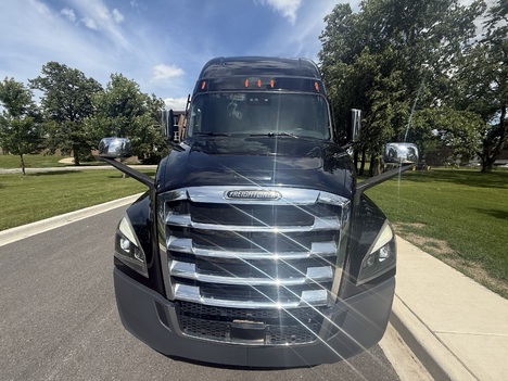 2022 FREIGHTLINER Cascadia Tandem Axle Sleeper #47817