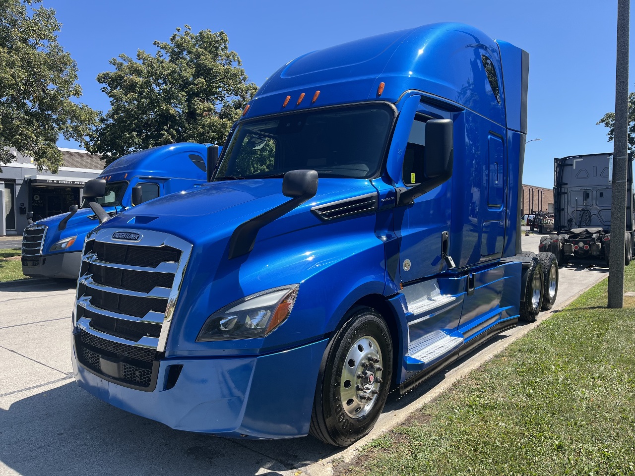 2022 Freightliner Cascadia in York Street Elmhurst, IL — photo 2