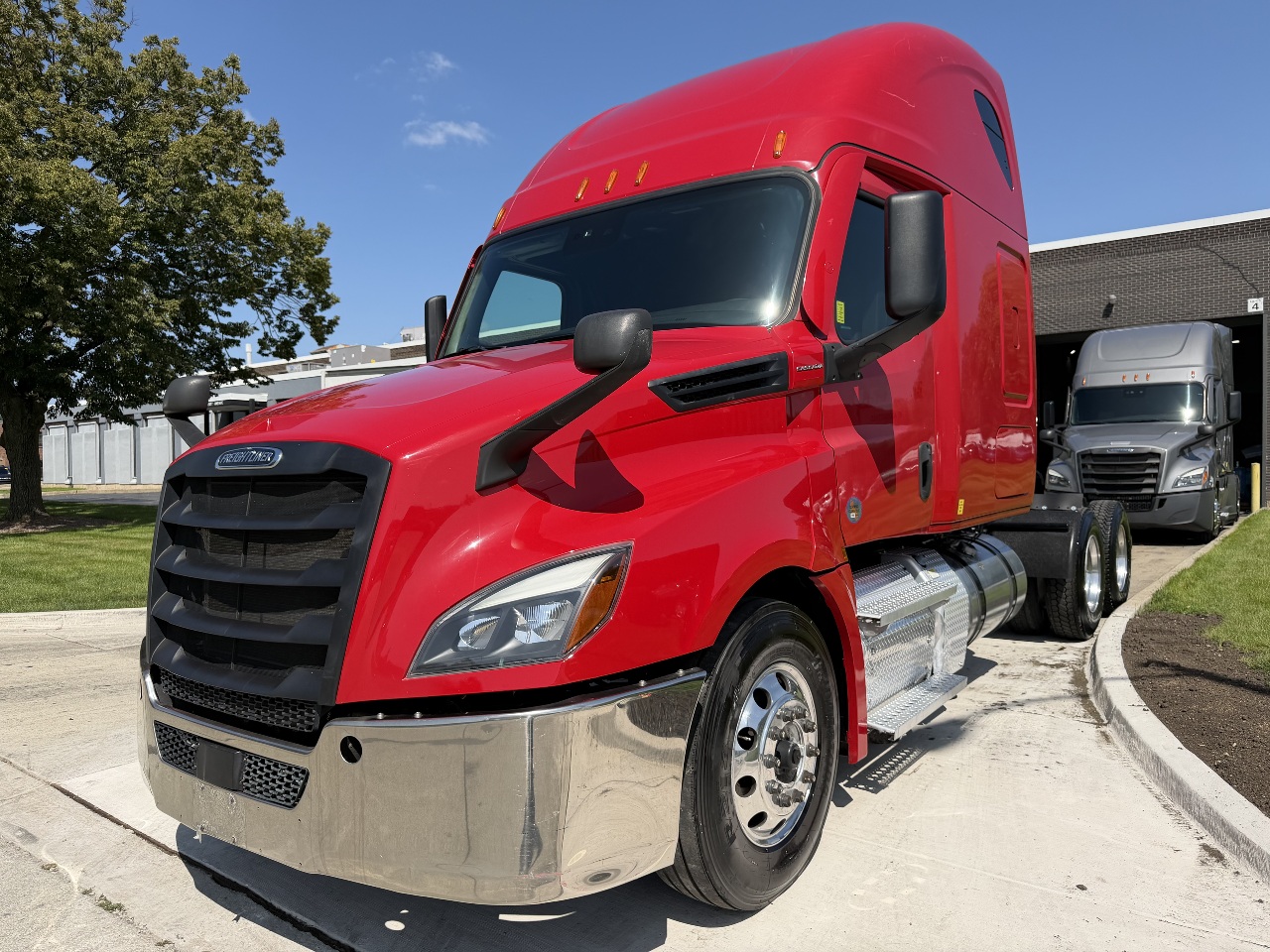 2021 Freightliner Cascadia in York Street Elmhurst, IL — photo 2