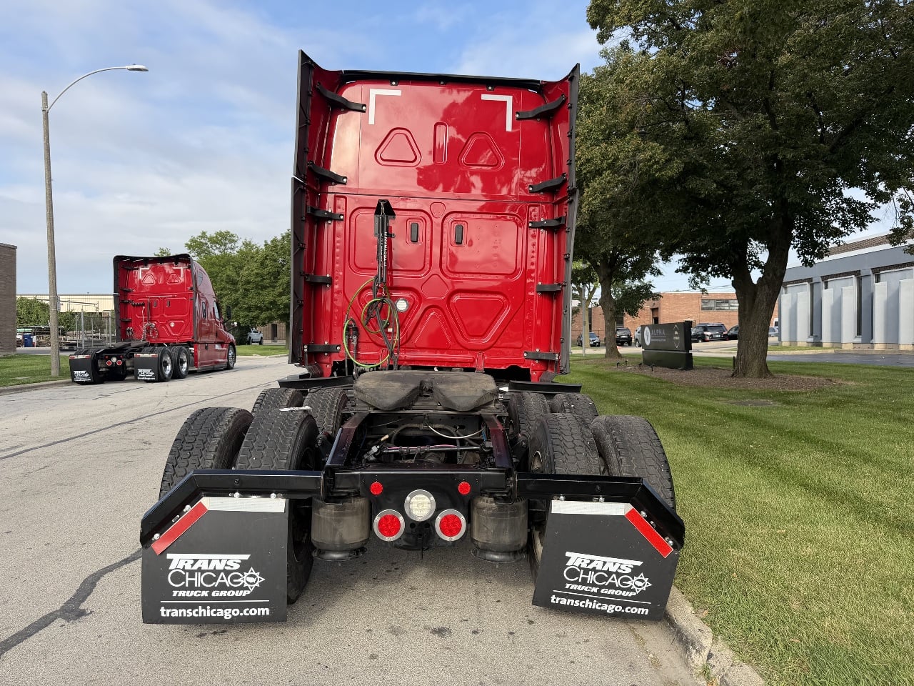 2023 Freightliner Cascadia in York Street Elmhurst, IL — photo 7