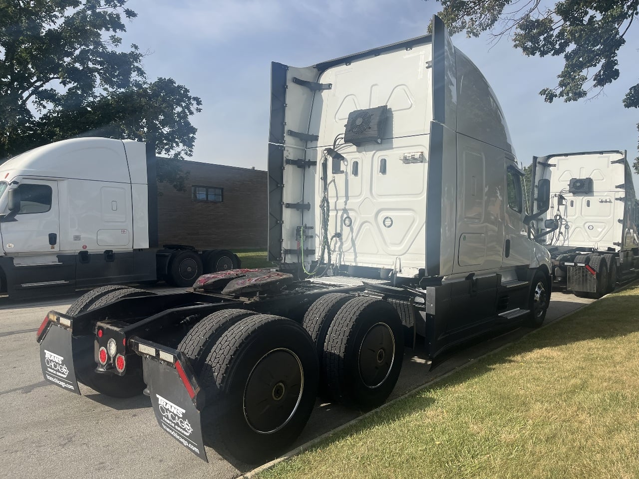 2023 Freightliner Cascadia in York Street Elmhurst, IL — photo 4