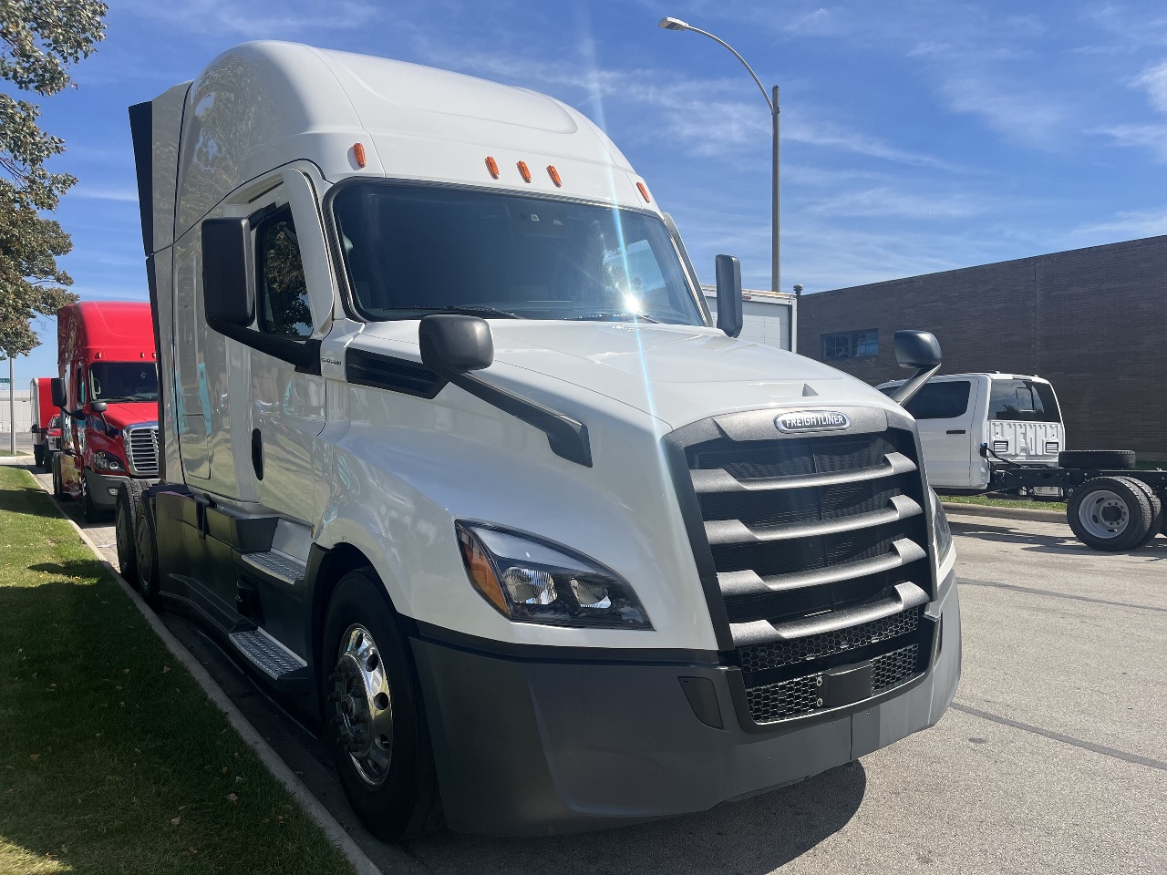 2022 Freightliner Cascadia in York Street Elmhurst, IL — photo 2