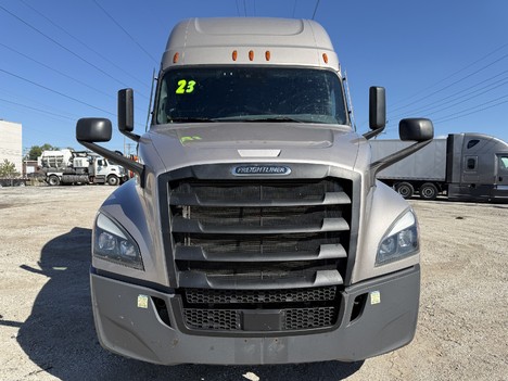  FREIGHTLINER PT126SLP Tandem Axle Sleeper #49765