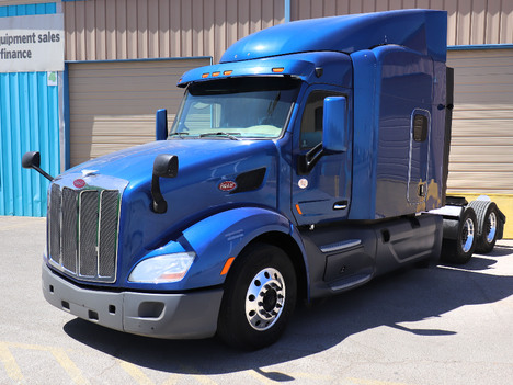 2017-peterbilt-579-sleeper #11366