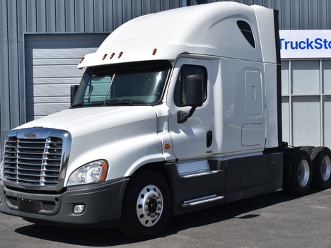 2016-freightliner-cascadia-sleeper #11474