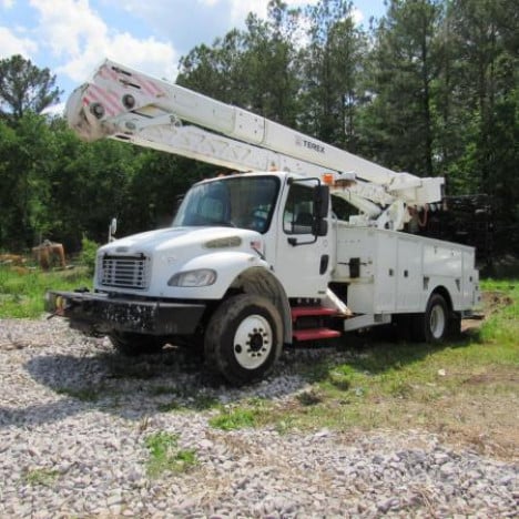 2010-freightliner-m2-106-bucket-boom-truck #1452378