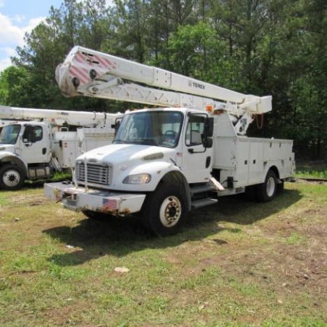 2010-freightliner-m2-106-bucket-boom-truck #1452380