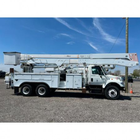 2004 INTERNATIONAL 7400 Bucket Boom Truck #