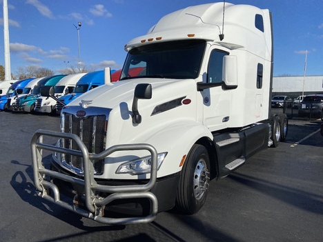 2022 PETERBILT 579 Tandem Axle Sleeper