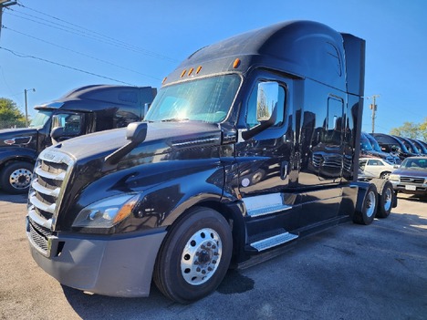 2019 FREIGHTLINER Cascadia CA126 Tandem Axle Sleeper