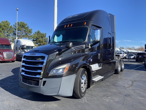 2020 FREIGHTLINER Cascadia CA126 Tandem Axle Sleeper