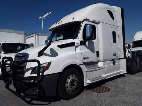 2020 FREIGHTLINER Cascadia CA126 Tandem Axle Sleeper