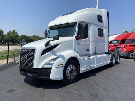 2022 VOLVO VNL64T860 Tandem Axle Sleeper