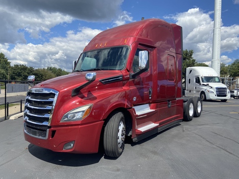 2020 FREIGHTLINER Cascadia CA126 Tandem Axle Sleeper