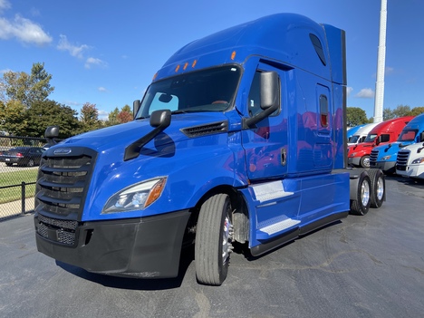 2022 FREIGHTLINER Cascadia CA126 * Tandem Axle Sleeper #1384