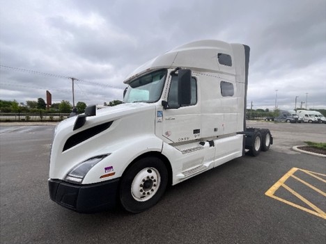 2022 VOLVO VNL64T760 Tandem Axle Sleeper