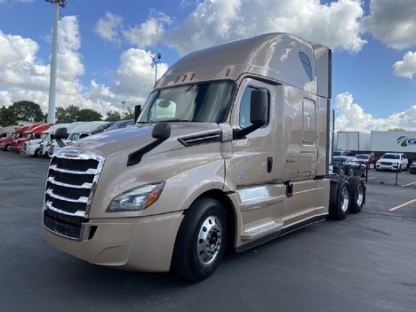 2020 FREIGHTLINER Cascadia CA126 Tandem Axle Sleeper