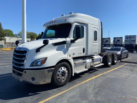 2020 FREIGHTLINER Cascadia CA126 Sleeper