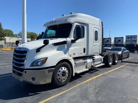 2020 FREIGHTLINER Cascadia CA126 Sleeper