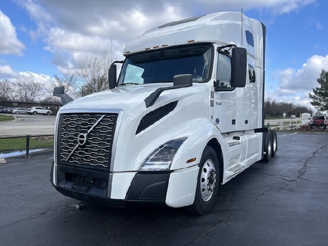 2022 VOLVO VNL64T760 Tandem Axle Sleeper