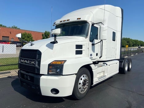 2021 MACK AN64T Sleeper