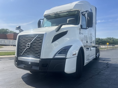 2022-volvo-vnl64t760-tandem-axle-sleeper #1427