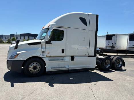 2021 FREIGHTLINER Cascadia CA126 Tandem Axle Sleeper