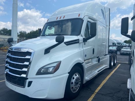 2023 FREIGHTLINER Cascadia CA126 Tandem Axle Sleeper
