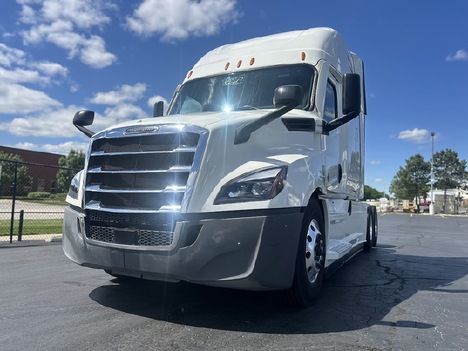 2023 FREIGHTLINER Cascadia CA126 Tandem Axle Sleeper