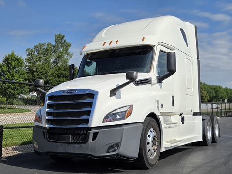 2021 FREIGHTLINER Cascadia CA126 Tandem Axle Sleeper #1454