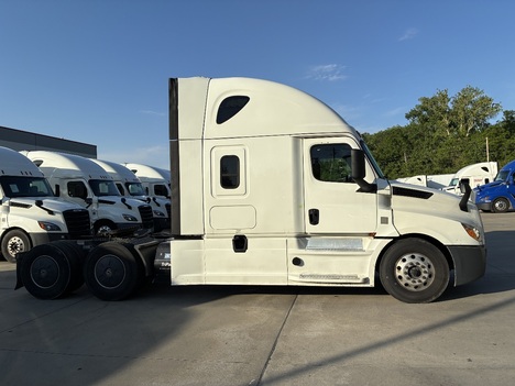 2020-freightliner-cascadia-ca126-tandem-axle-sleeper #1455